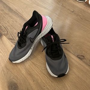 Nike Women revolution 5 running shoe